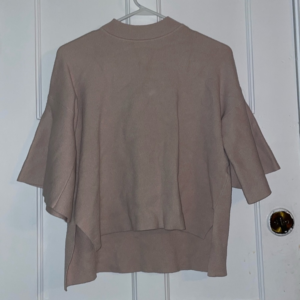 Short sleeve sweater